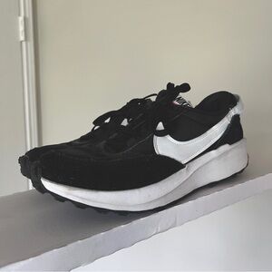 Nike Waffle Debut Men’s 8/ Women’s 9.5